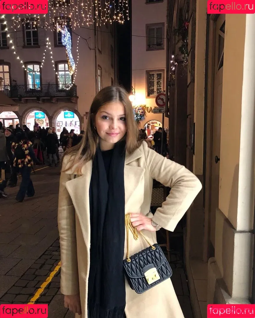 Lena Gross Onlyfans Photo Gallery 