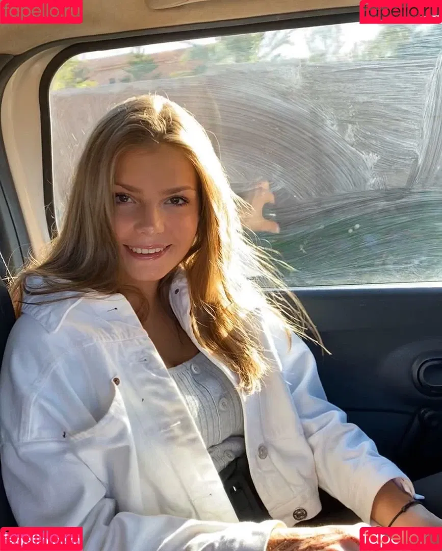 Lena Gross Onlyfans Photo Gallery 