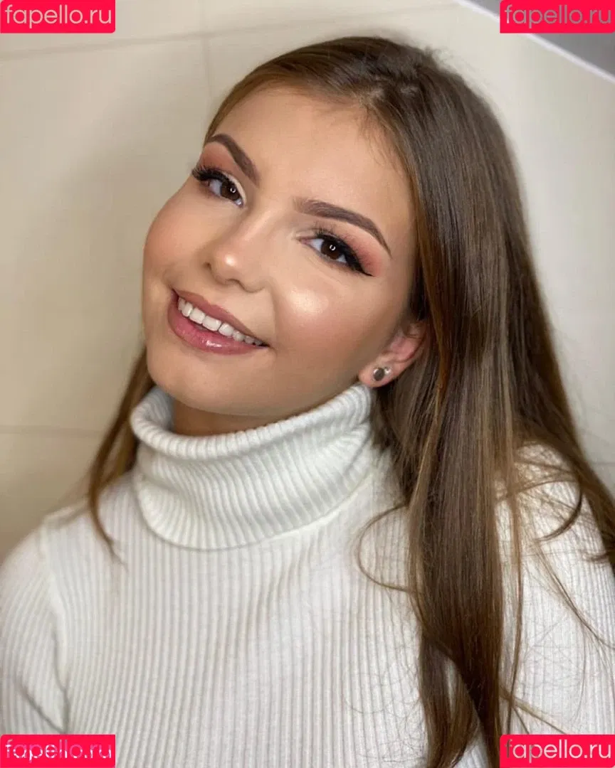 Lena Gross Onlyfans Photo Gallery 