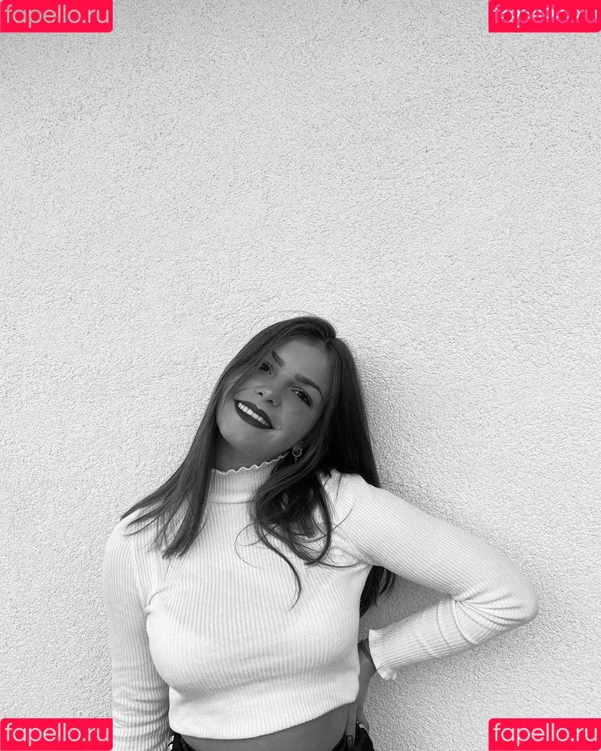 Lena Gross Onlyfans Photo Gallery 