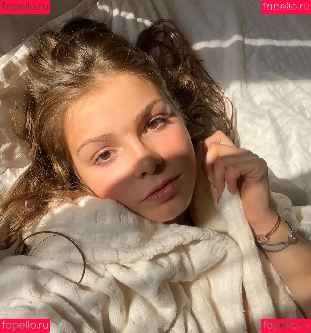 Lena Gross Onlyfans Photo Gallery 
