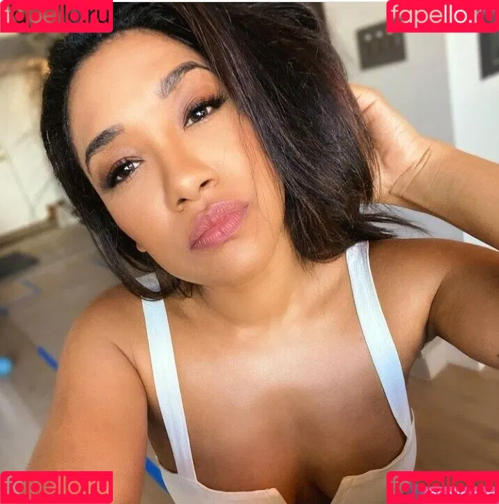 Candice Patton Onlyfans Photo Gallery 
