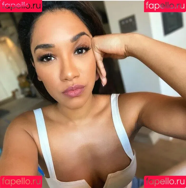 Candice Patton Onlyfans Photo Gallery 