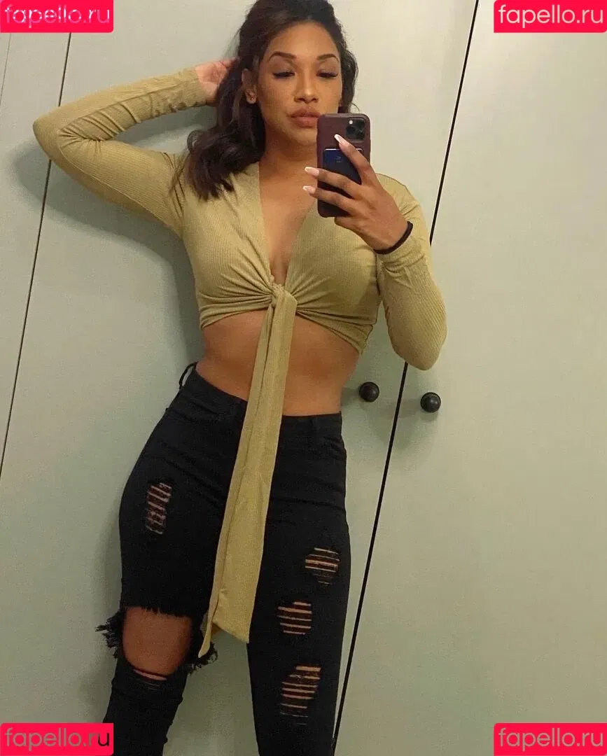 Candice Patton Onlyfans Photo Gallery 