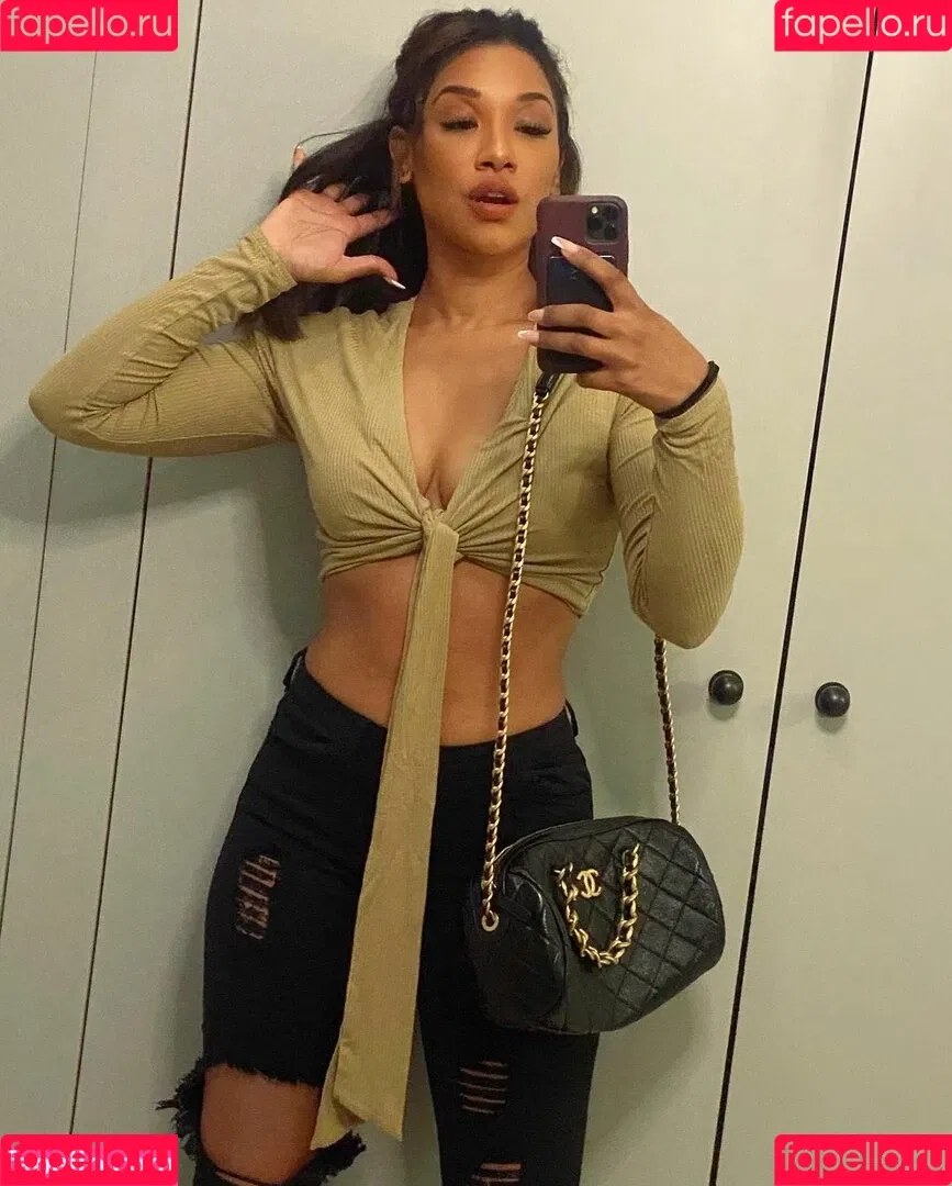 Candice Patton Onlyfans Photo Gallery 