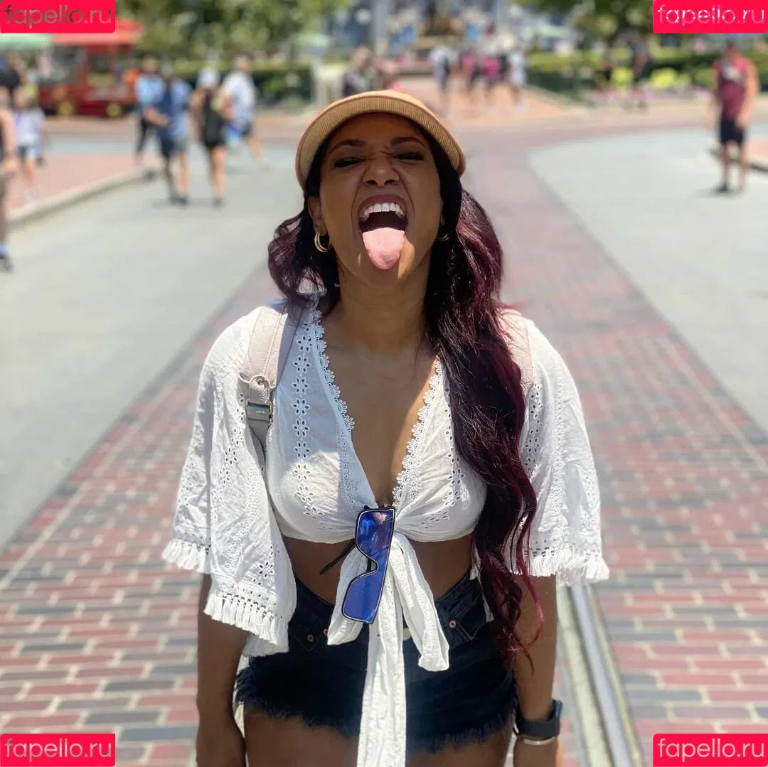 Candice Patton Onlyfans Photo Gallery 