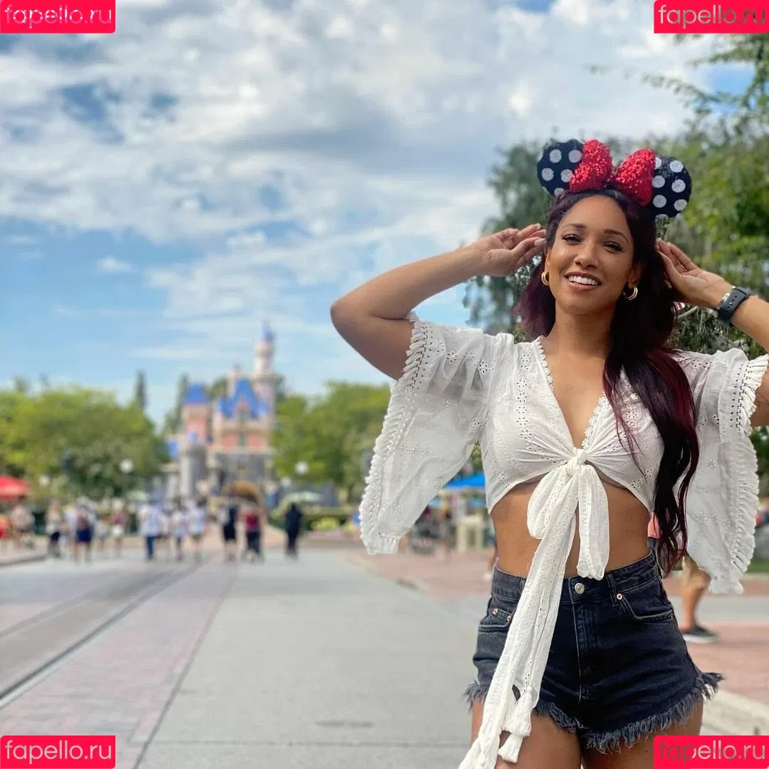 Candice Patton Onlyfans Photo Gallery 