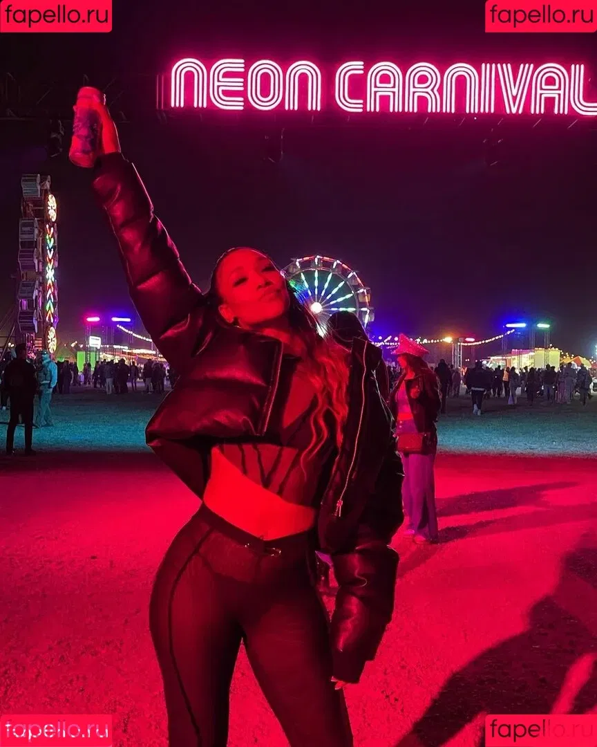 Candice Patton Onlyfans Photo Gallery 