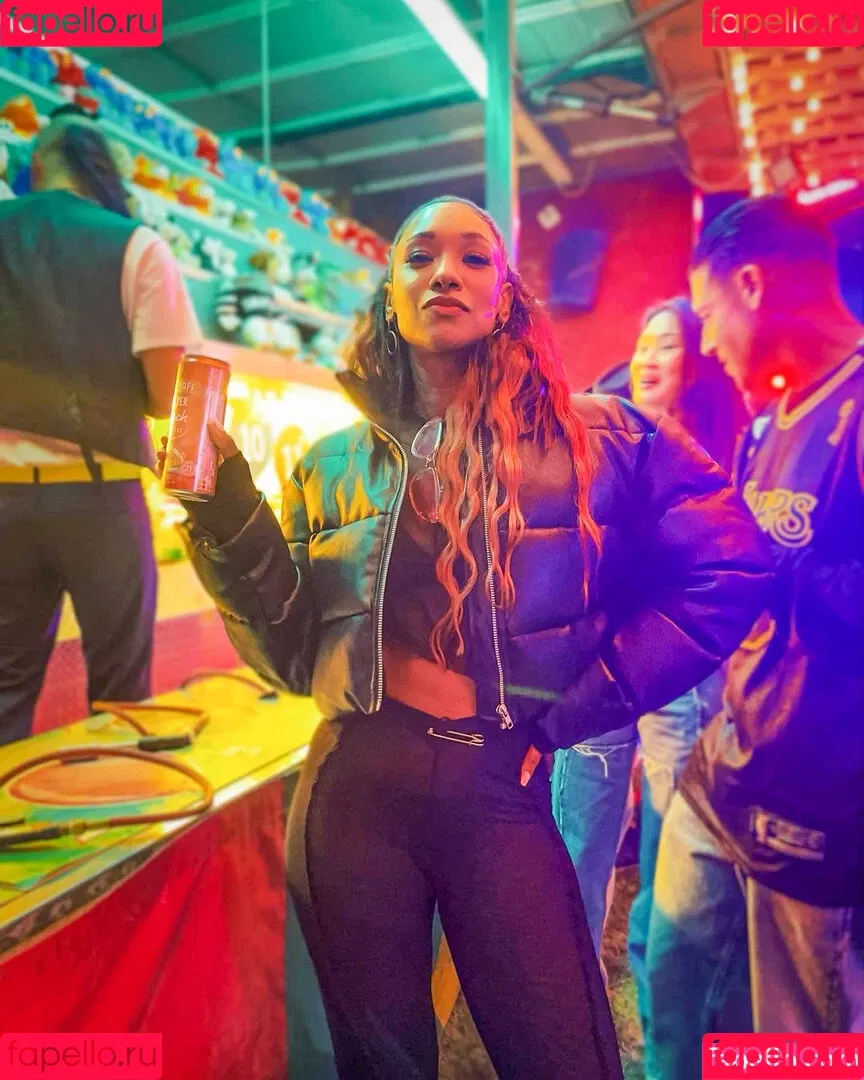 Candice Patton Onlyfans Photo Gallery 