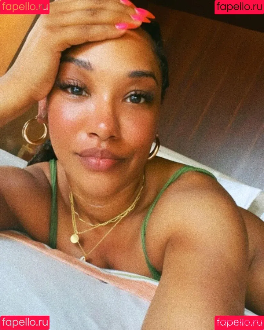 Candice Patton Onlyfans Photo Gallery 