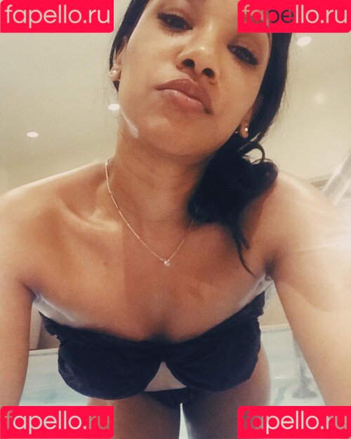 Candice Patton Onlyfans Photo Gallery 