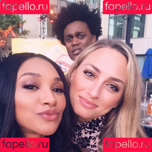 Candice Patton Onlyfans Photo Gallery 