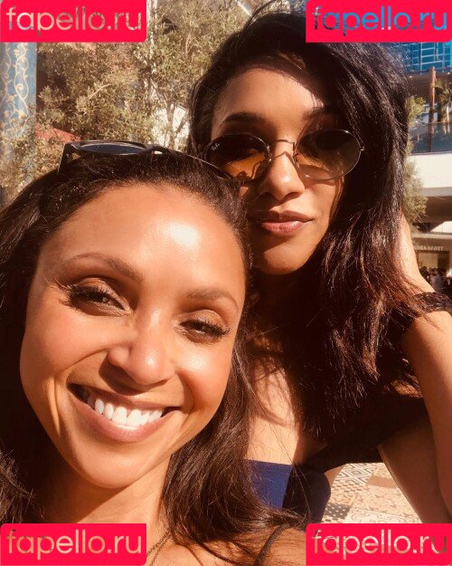 Candice Patton Onlyfans Photo Gallery 