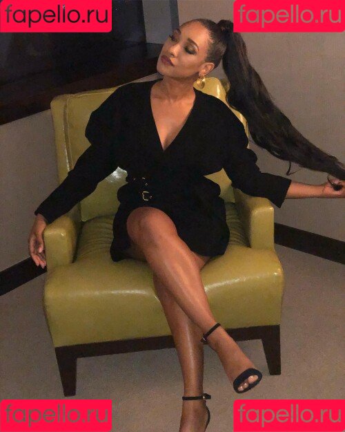 Candice Patton Onlyfans Photo Gallery 