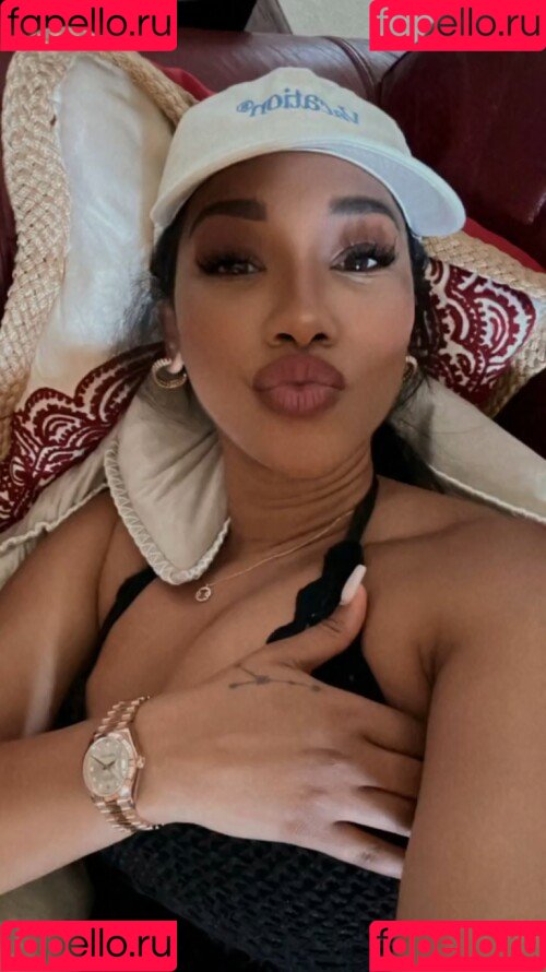 Candice Patton Onlyfans Photo Gallery 