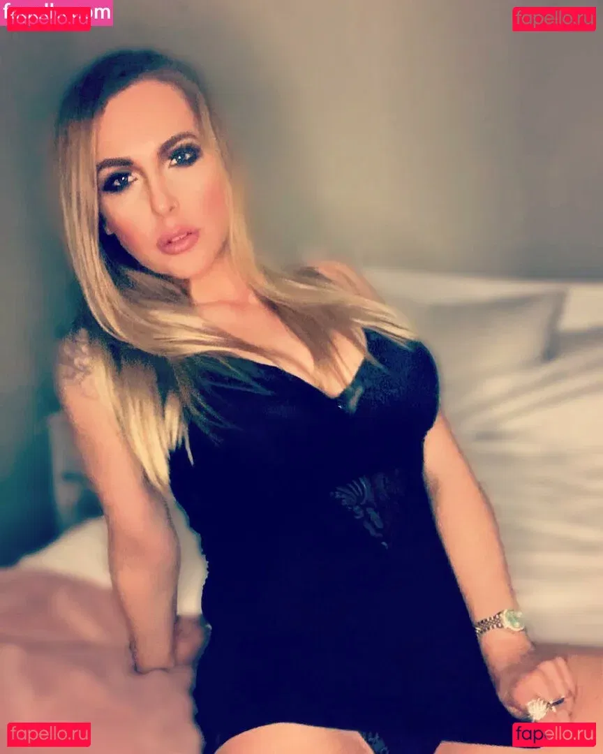 Lucy Tease Onlyfans Photo Gallery 