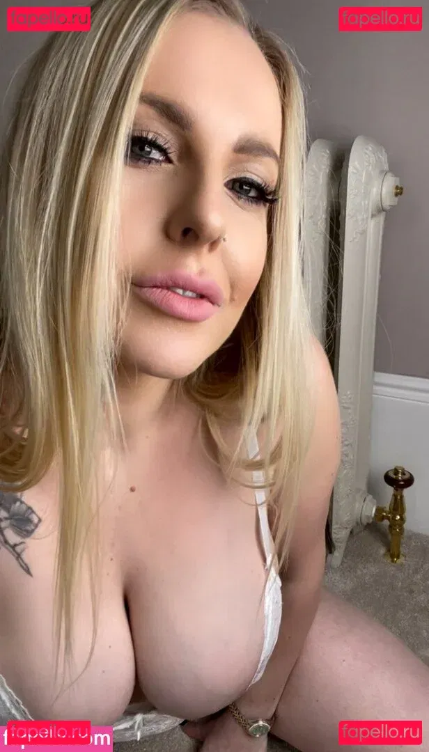 Lucy Tease Onlyfans Photo Gallery 