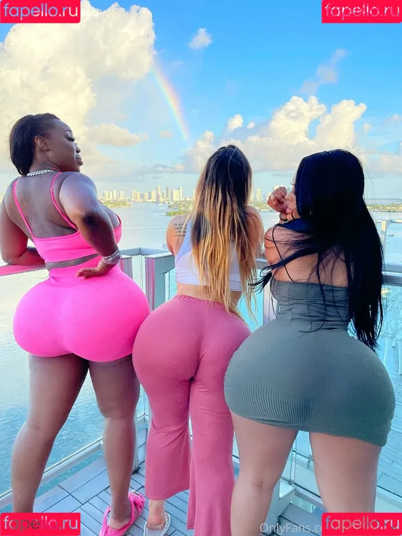 goldendoll Onlyfans Photo Gallery 
