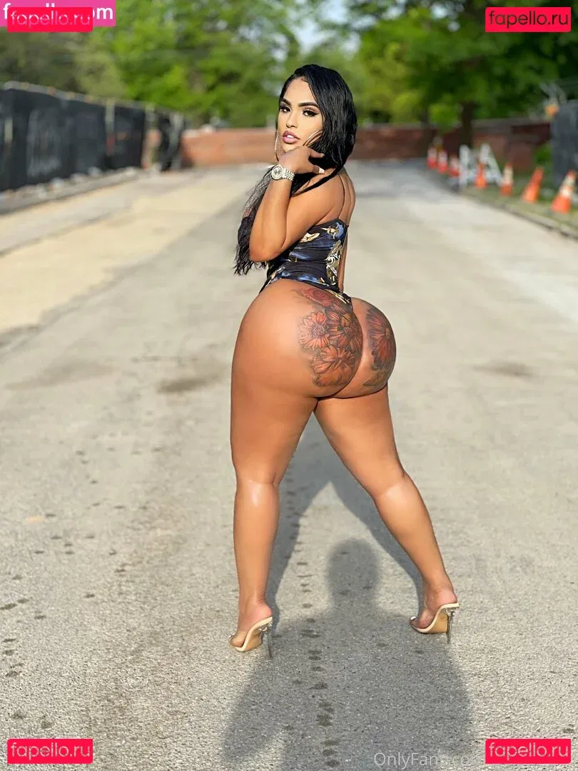 goldendoll Onlyfans Photo Gallery 