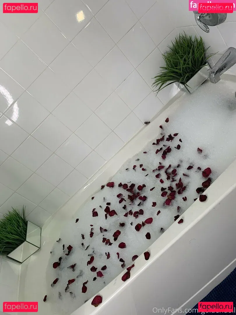 goldendoll Onlyfans Photo Gallery 