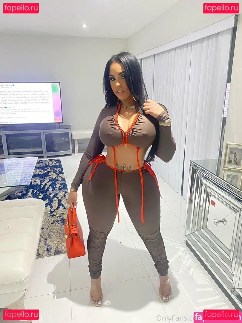 goldendoll Onlyfans Photo Gallery 