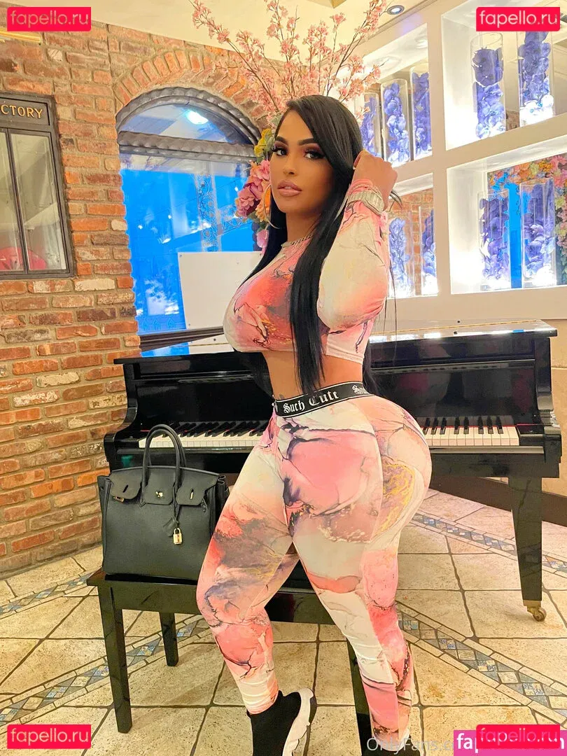 goldendoll Onlyfans Photo Gallery 