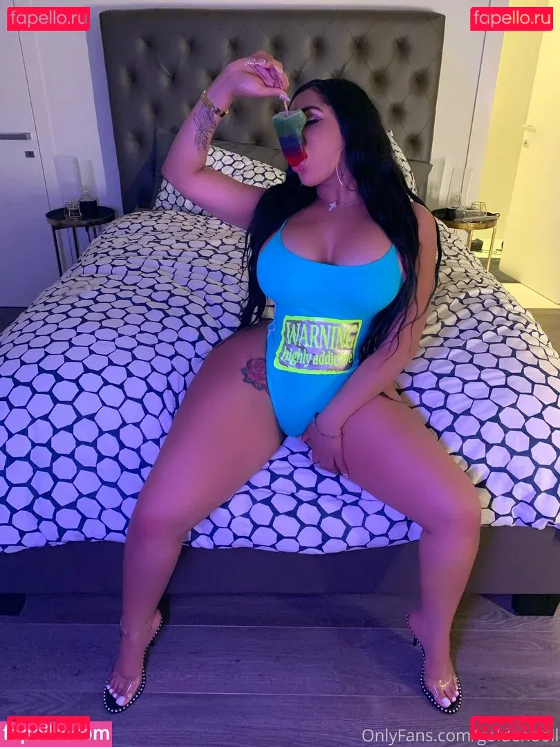 goldendoll Onlyfans Photo Gallery 