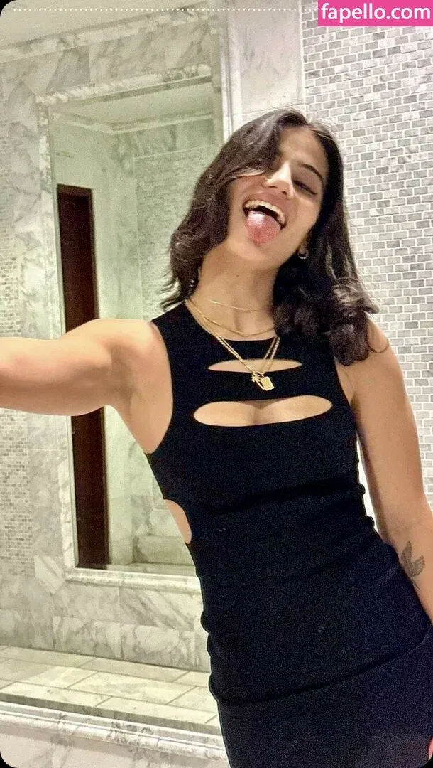 Sara Saffari Onlyfans Photo Gallery 