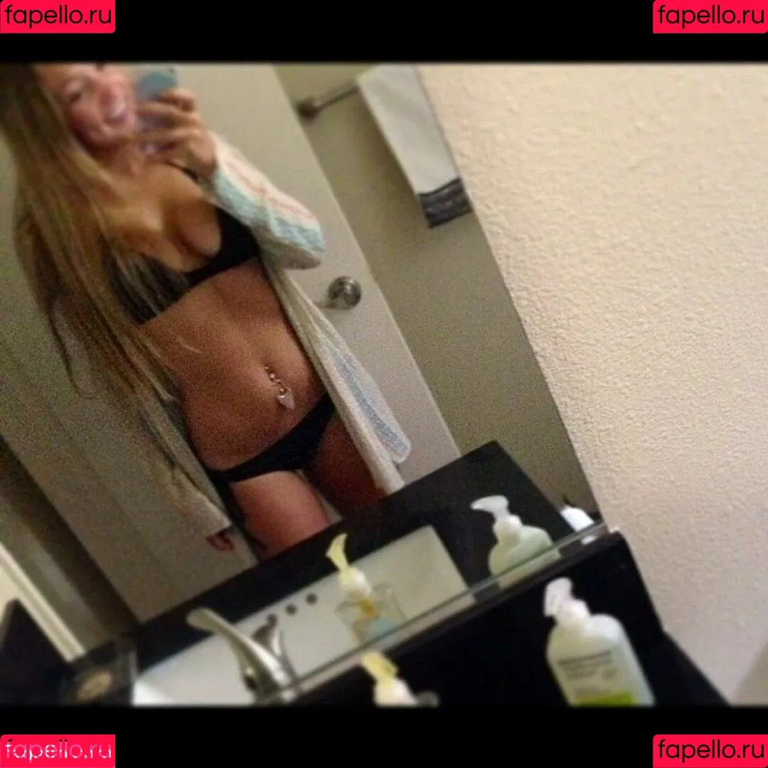 Kimi McFarland Onlyfans Photo Gallery 
