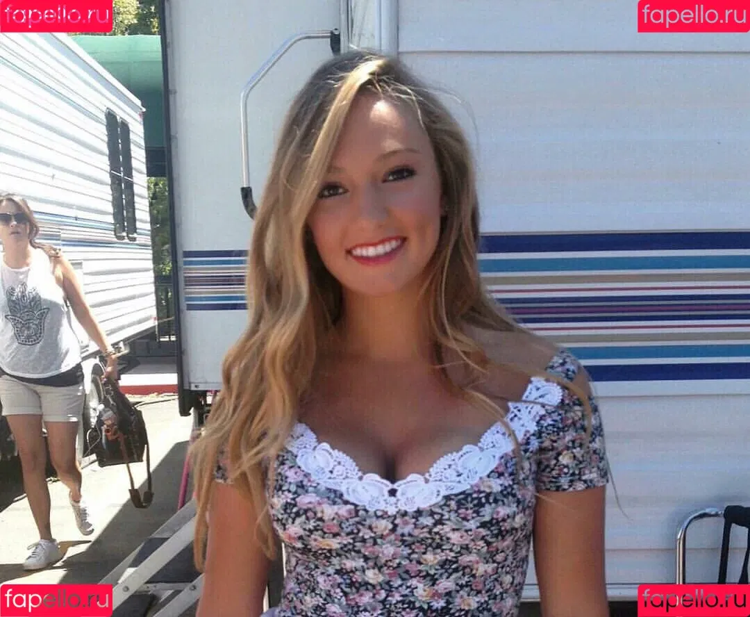 Kimi McFarland Onlyfans Photo Gallery 