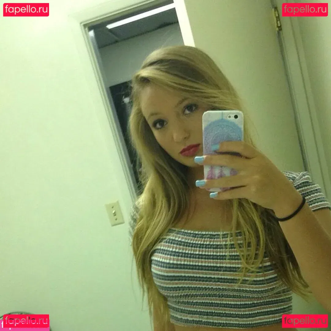 Kimi McFarland Onlyfans Photo Gallery 