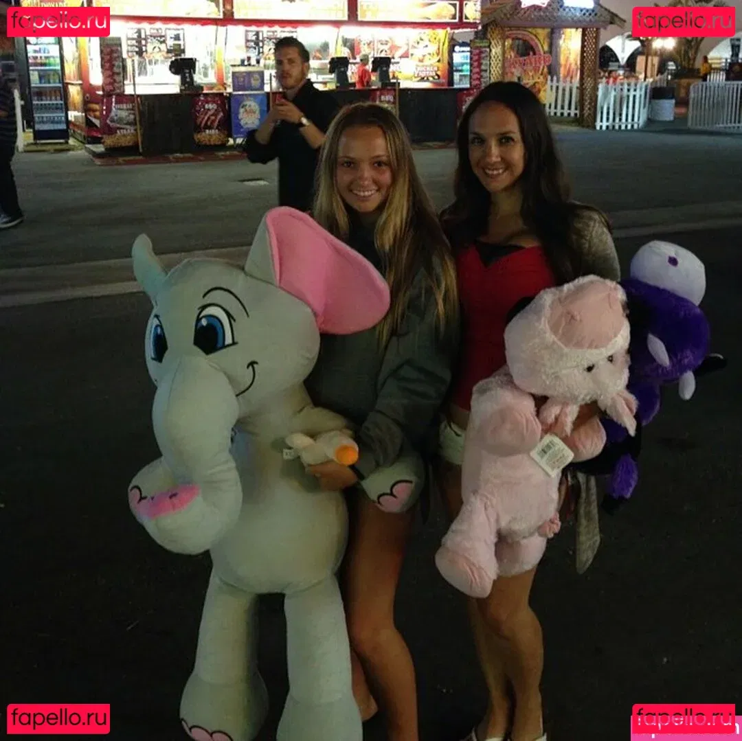 Kimi McFarland Onlyfans Photo Gallery 