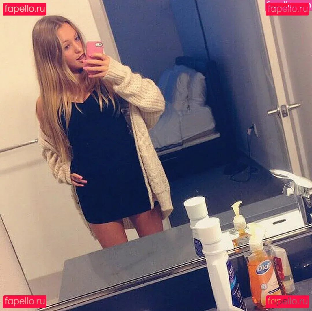 Kimi McFarland Onlyfans Photo Gallery 