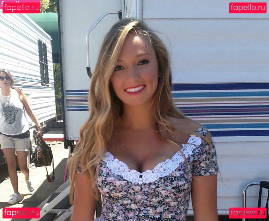 Kimi McFarland Onlyfans Photo Gallery 