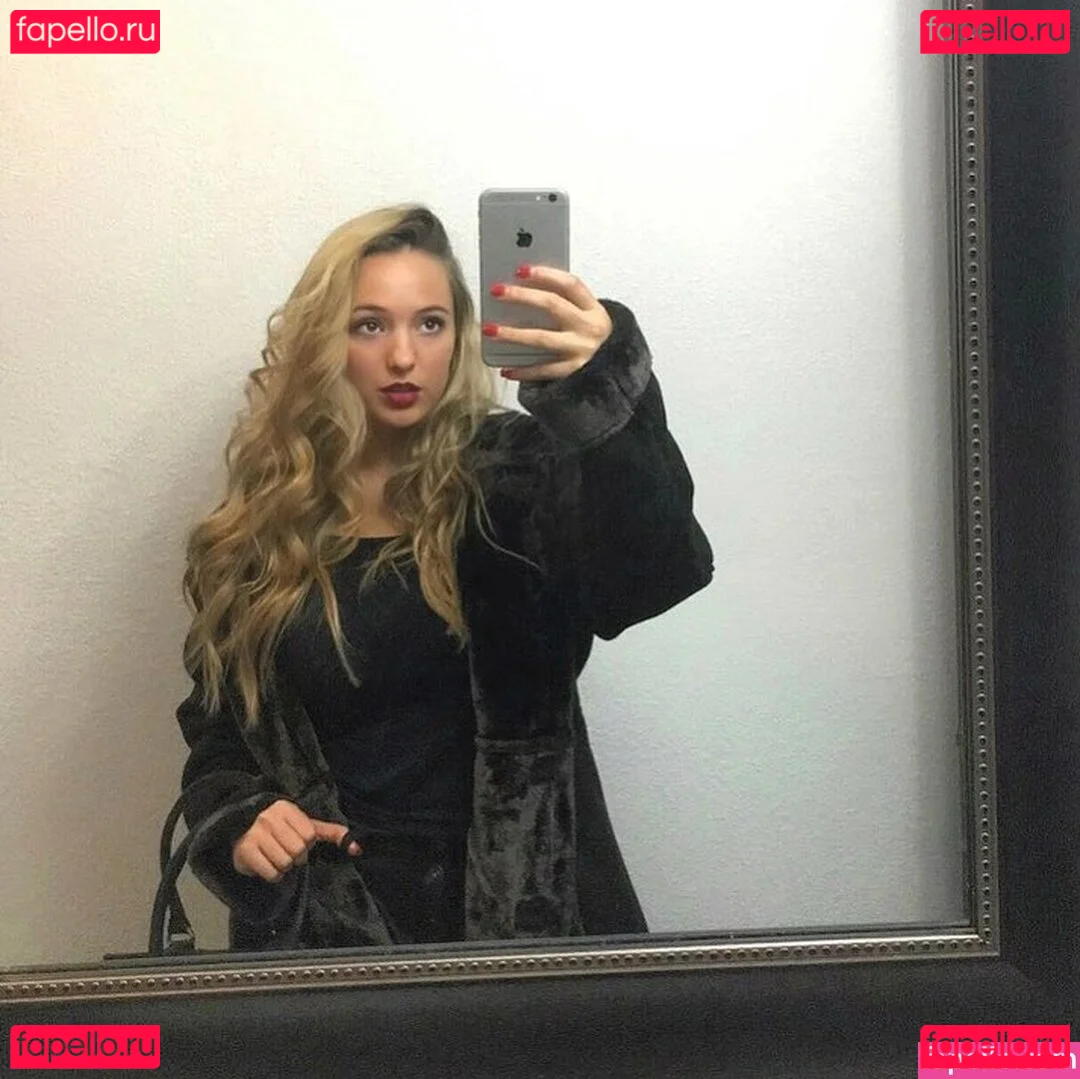 Kimi McFarland Onlyfans Photo Gallery 