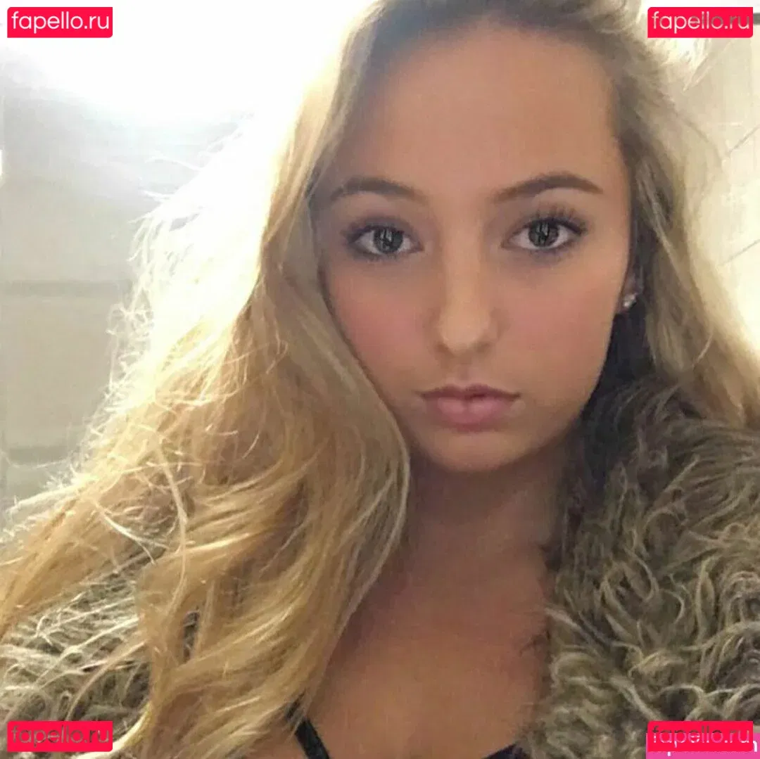 Kimi McFarland Onlyfans Photo Gallery 