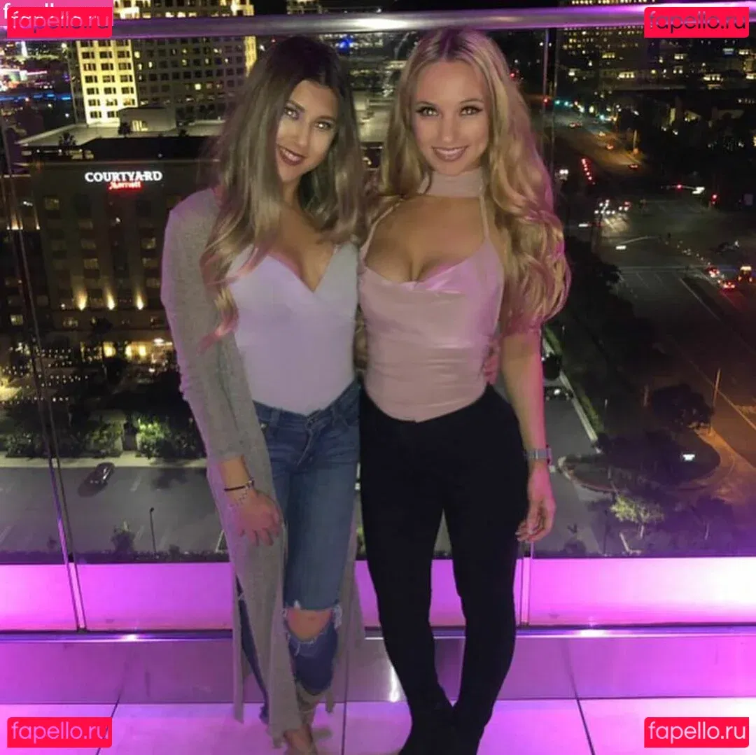 Kimi McFarland Onlyfans Photo Gallery 