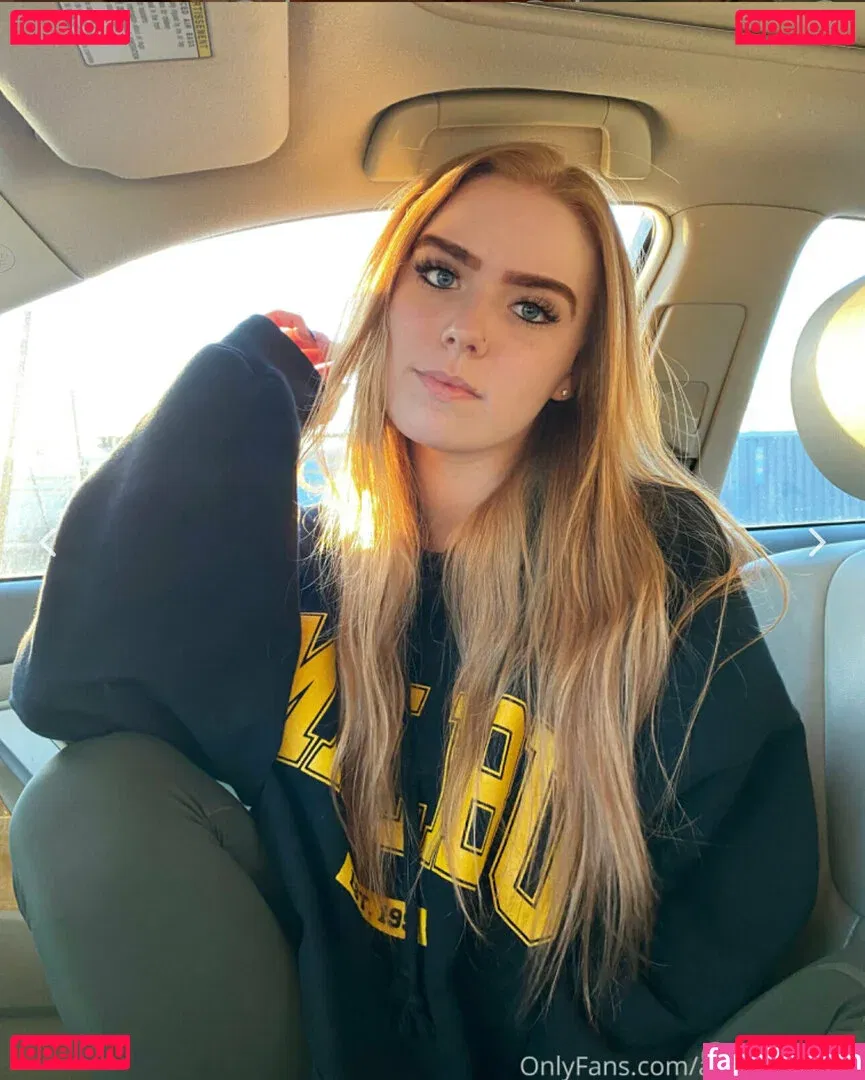 xolatina Onlyfans Photo Gallery 