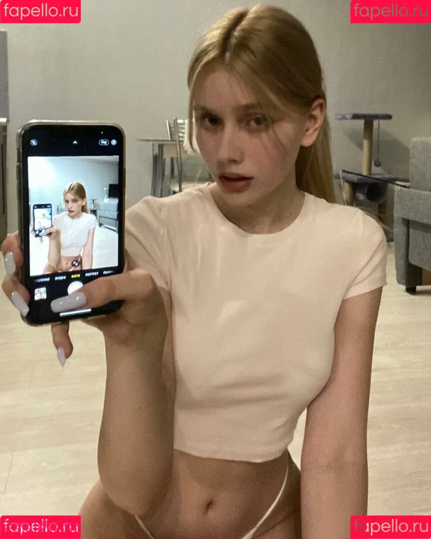 whylollycry Onlyfans Photo Gallery 