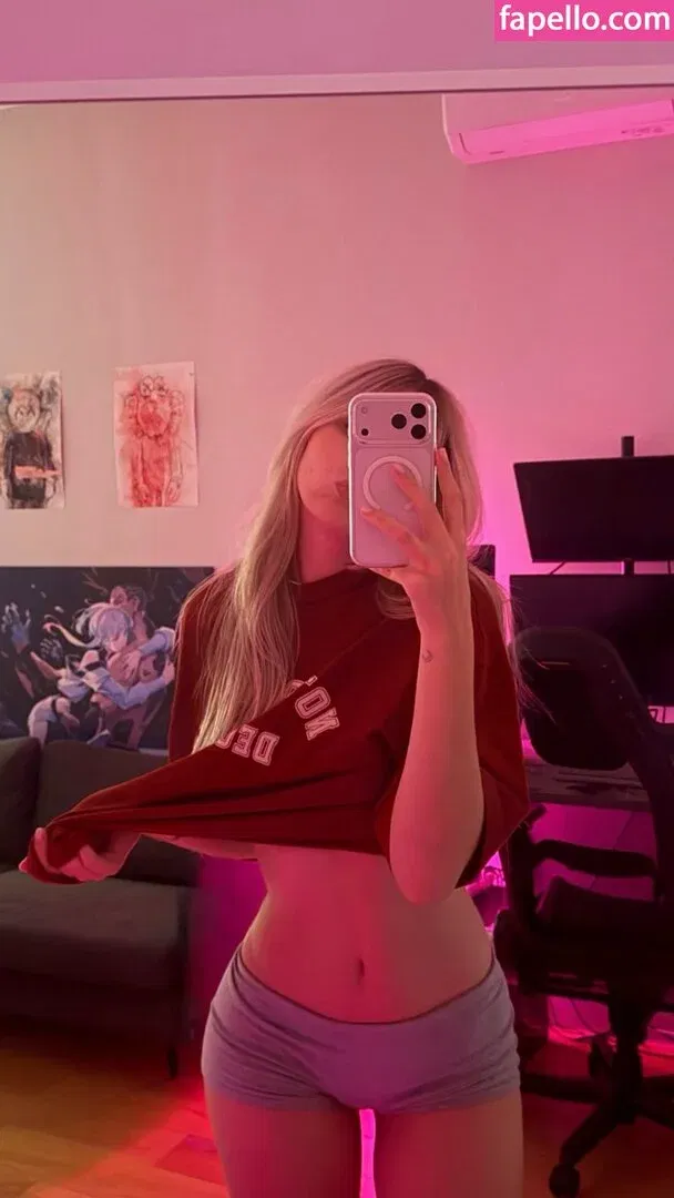 whylollycry Onlyfans Photo Gallery 