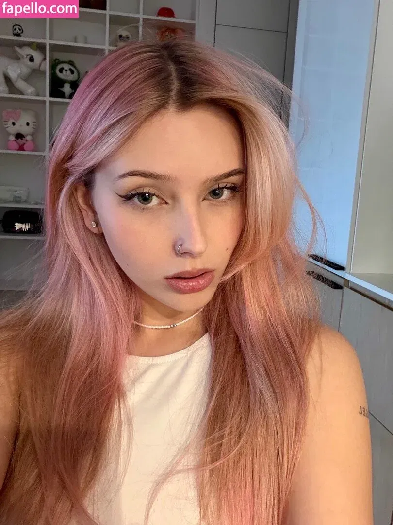 whylollycry Onlyfans Photo Gallery 