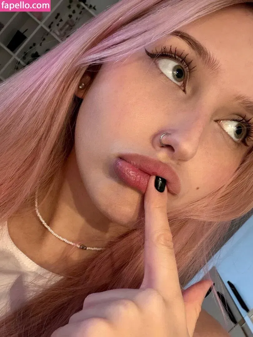 whylollycry Onlyfans Photo Gallery 