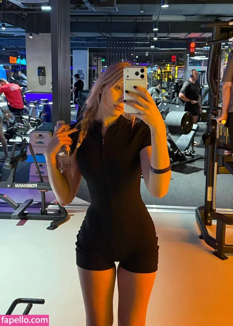 whylollycry Onlyfans Photo Gallery 