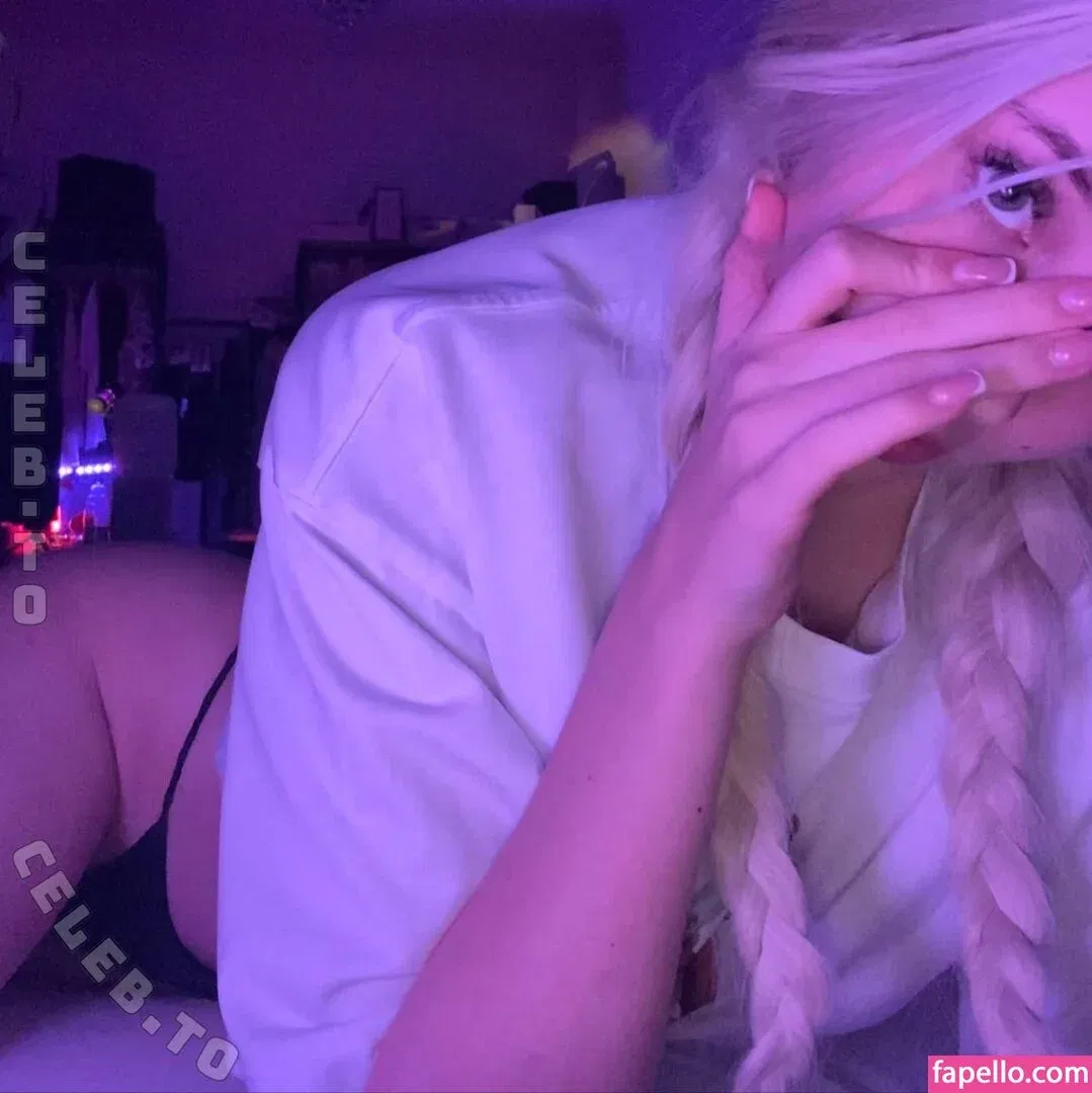 whylollycry Onlyfans Photo Gallery 