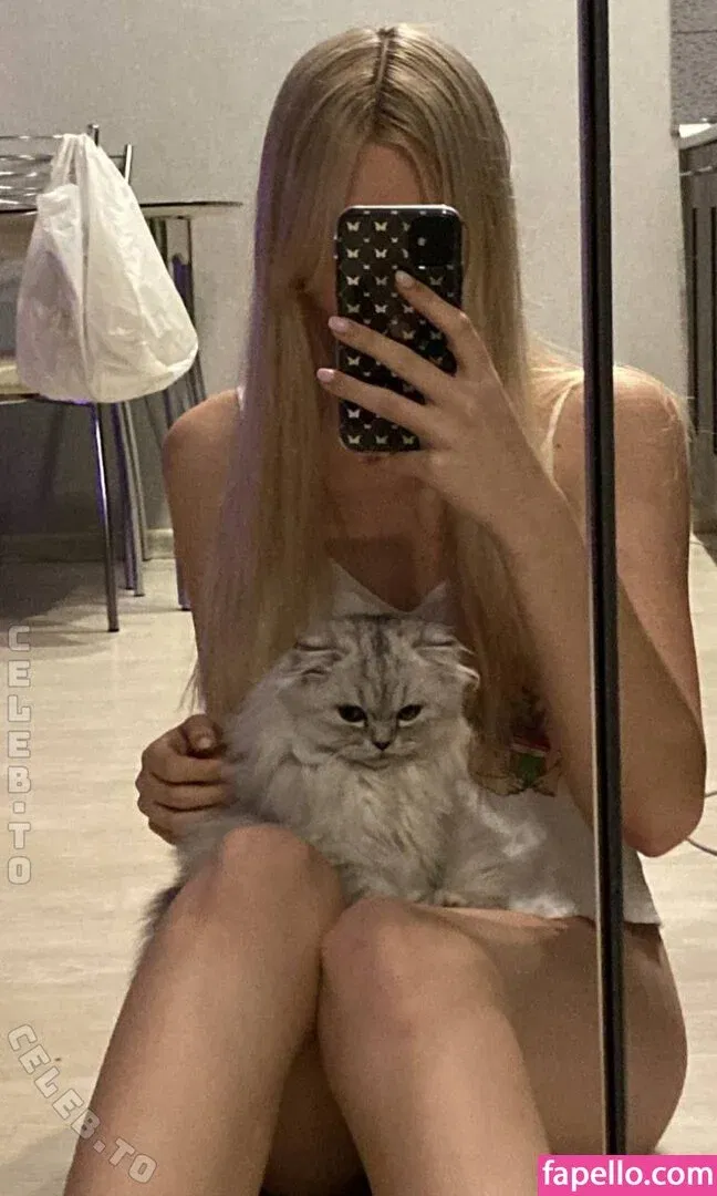 whylollycry Onlyfans Photo Gallery 