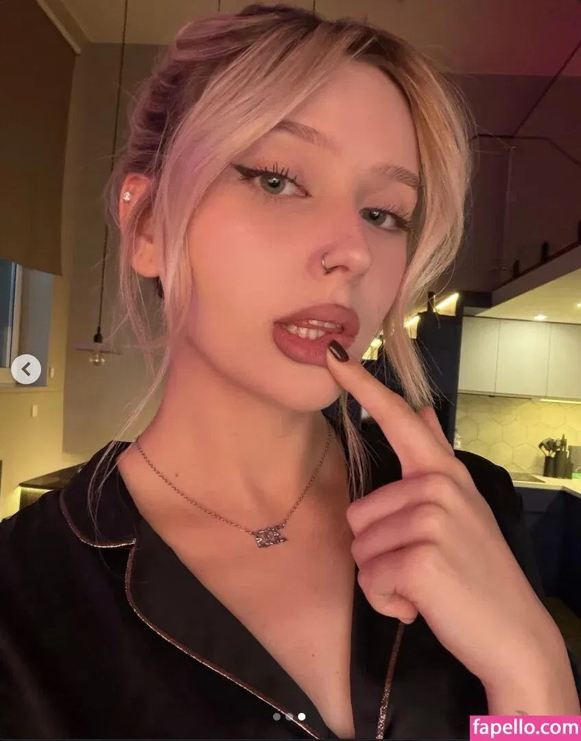 whylollycry Onlyfans Photo Gallery 