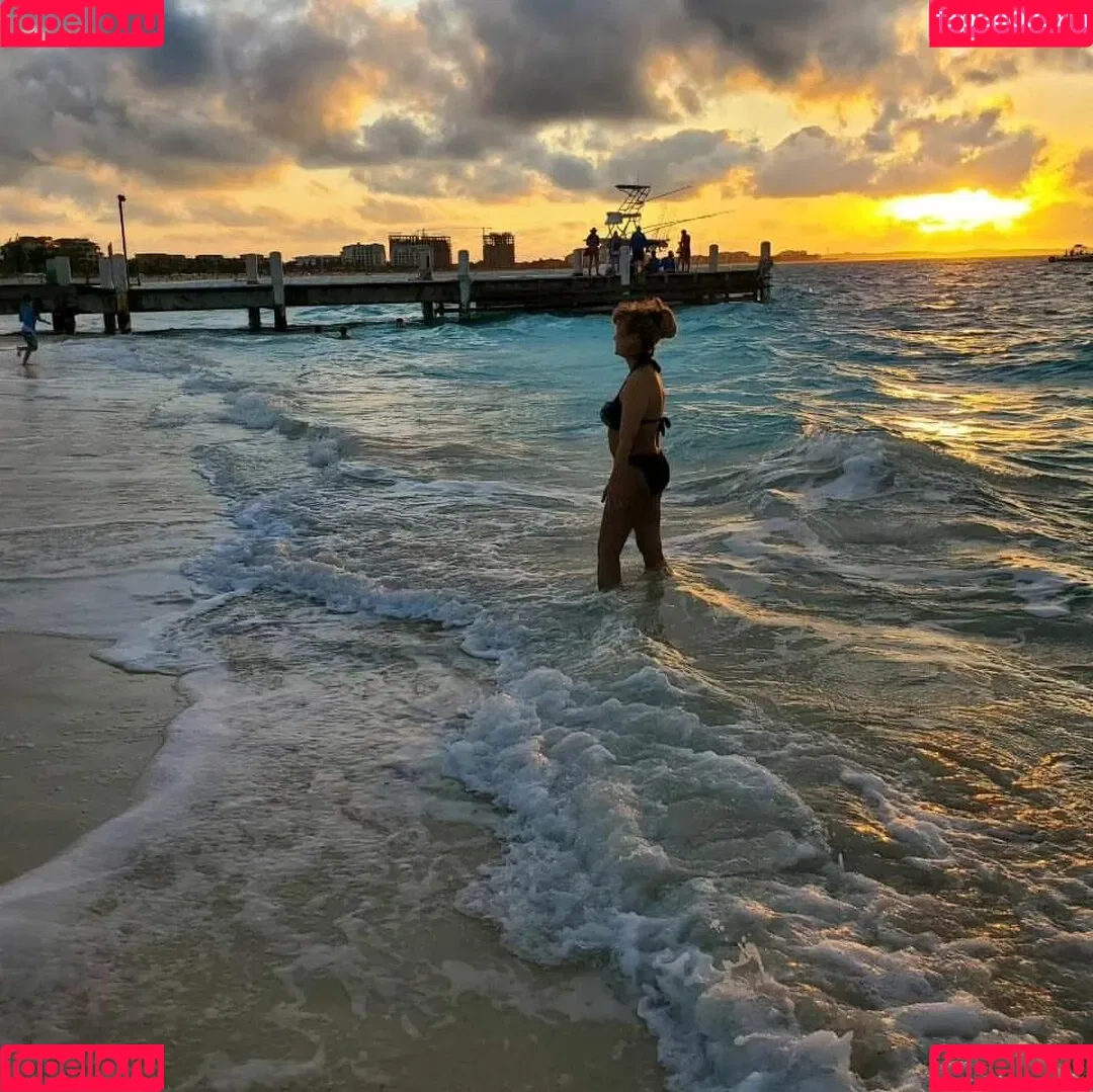LanaRN Onlyfans Photo Gallery 