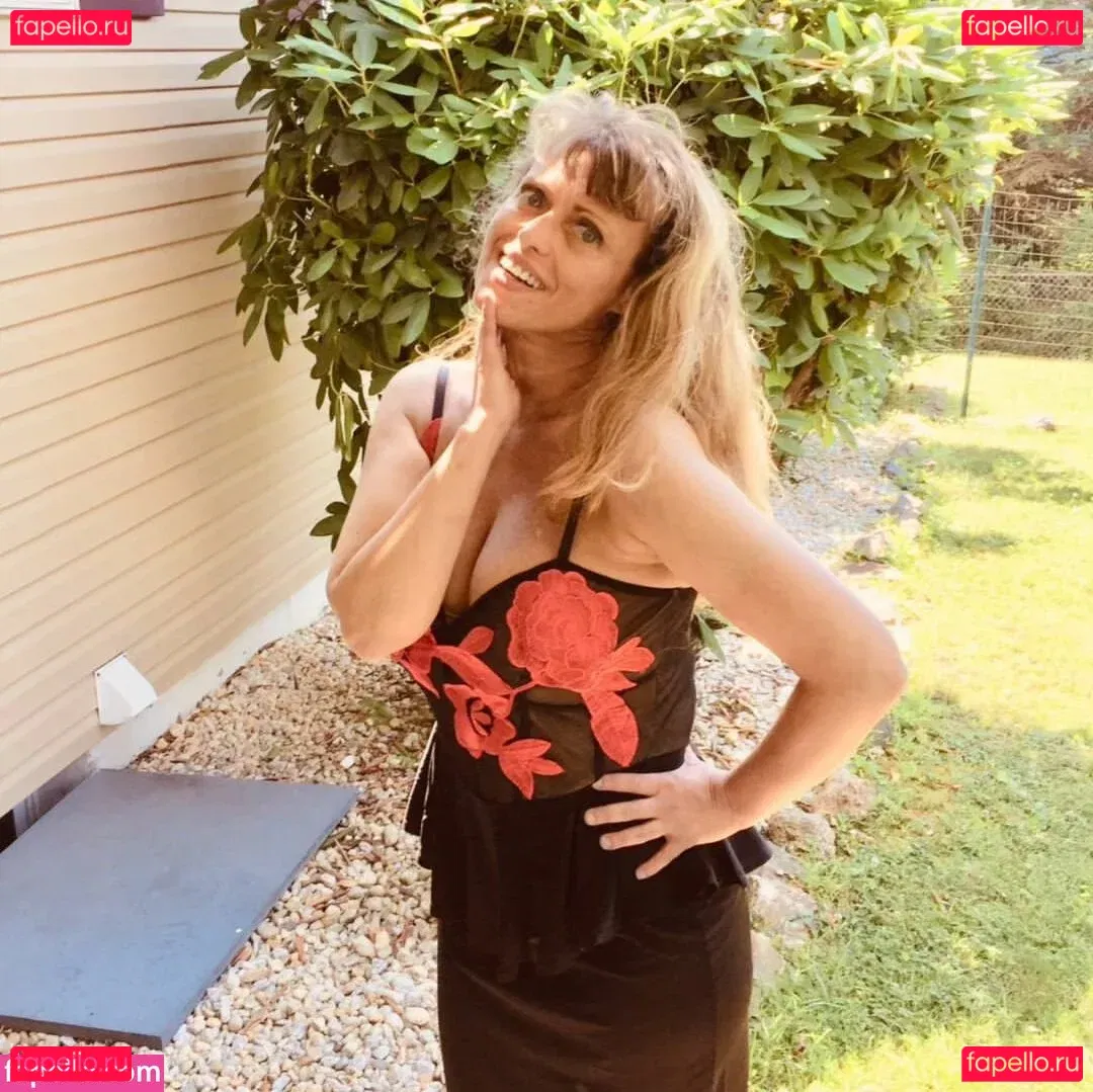 LanaRN Onlyfans Photo Gallery 