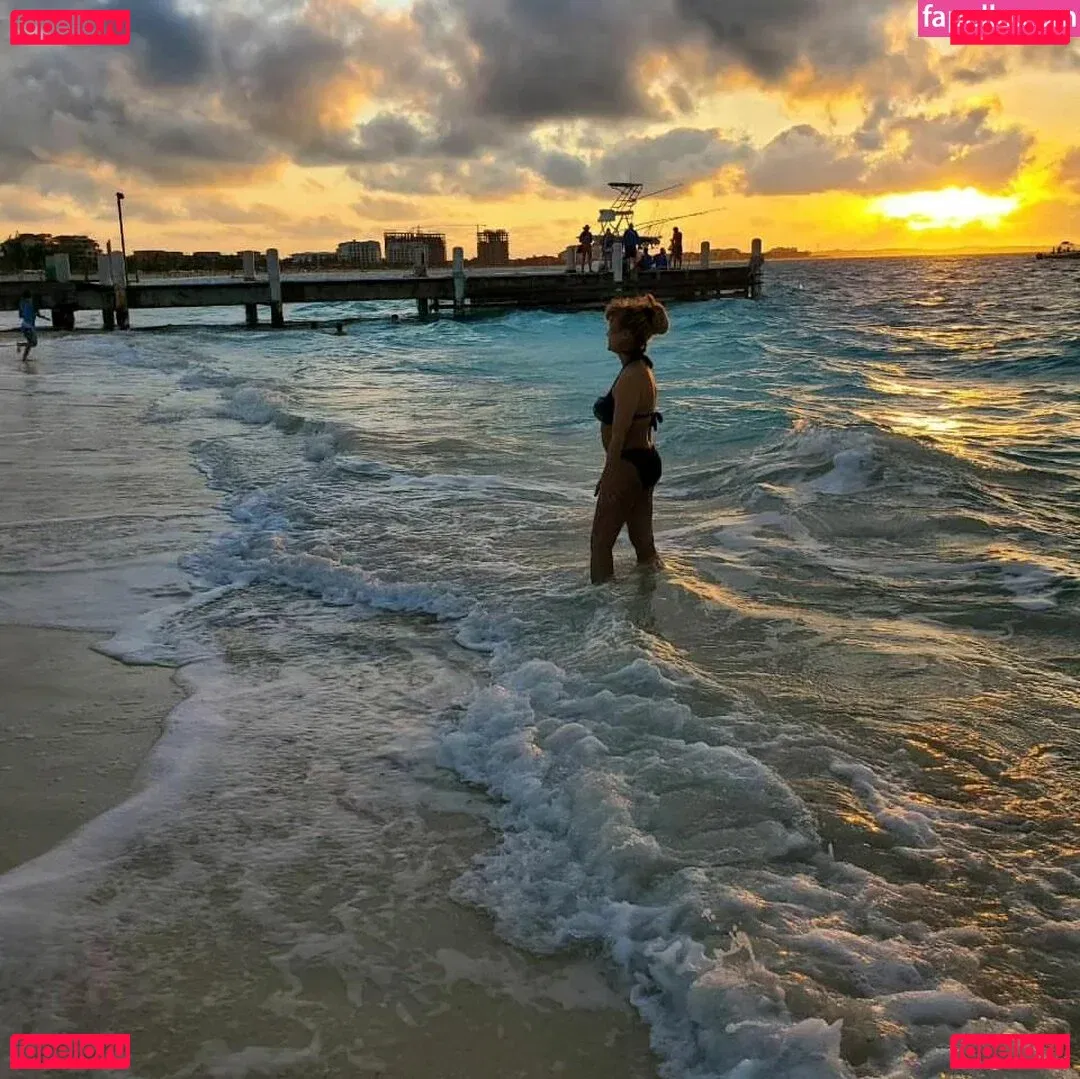 LanaRN Onlyfans Photo Gallery 