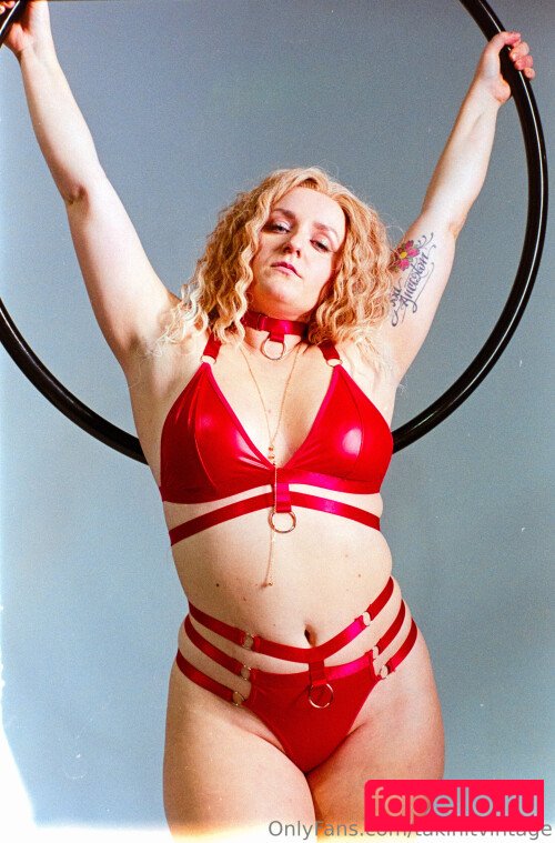 takinitvintage Nude Onlyfans Photo 12